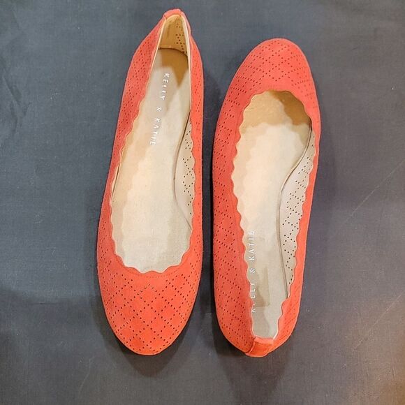 KELLY & KATIE PERFORATED SUEDE "WESLYNE" SIP ON BALLET FLAT SHOES - Picture 5 of 13